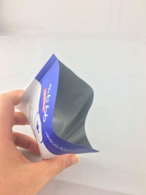 보호용 필름 에 덮인 종이 봉지 는 식품 의 내용물 을 신선 하게 유지 하고 생물 분해 가 가능 합니다